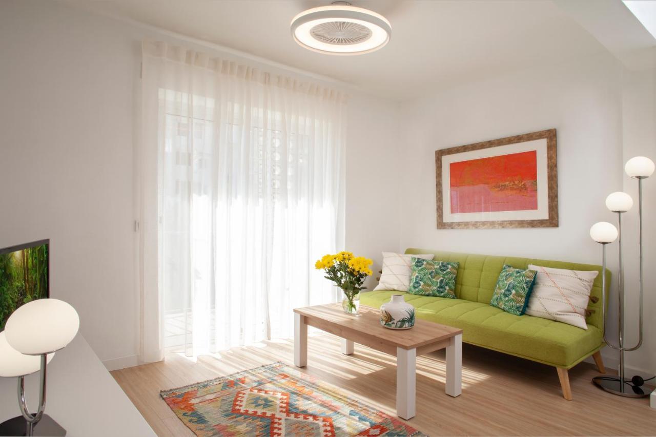 Lovely Beachfront Apartment In Calahonda Sitio de Calahonda Kültér fotó