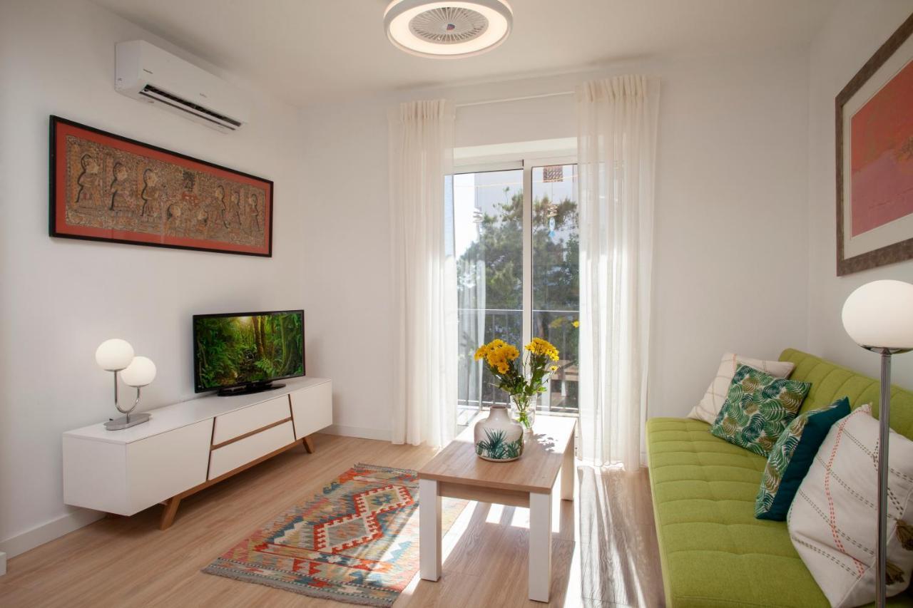 Lovely Beachfront Apartment In Calahonda Sitio de Calahonda Kültér fotó