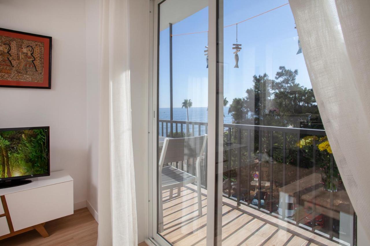 Lovely Beachfront Apartment In Calahonda Sitio de Calahonda Kültér fotó