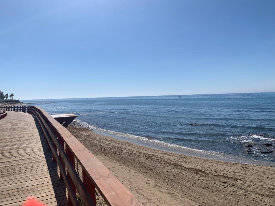 Lovely Beachfront Apartment In Calahonda Sitio de Calahonda Kültér fotó